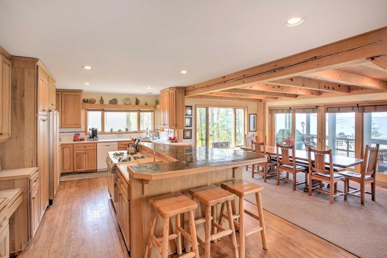 Ellsworth Gorgeous Charlevoix Home On Lake Michigan! מראה חיצוני תמונה