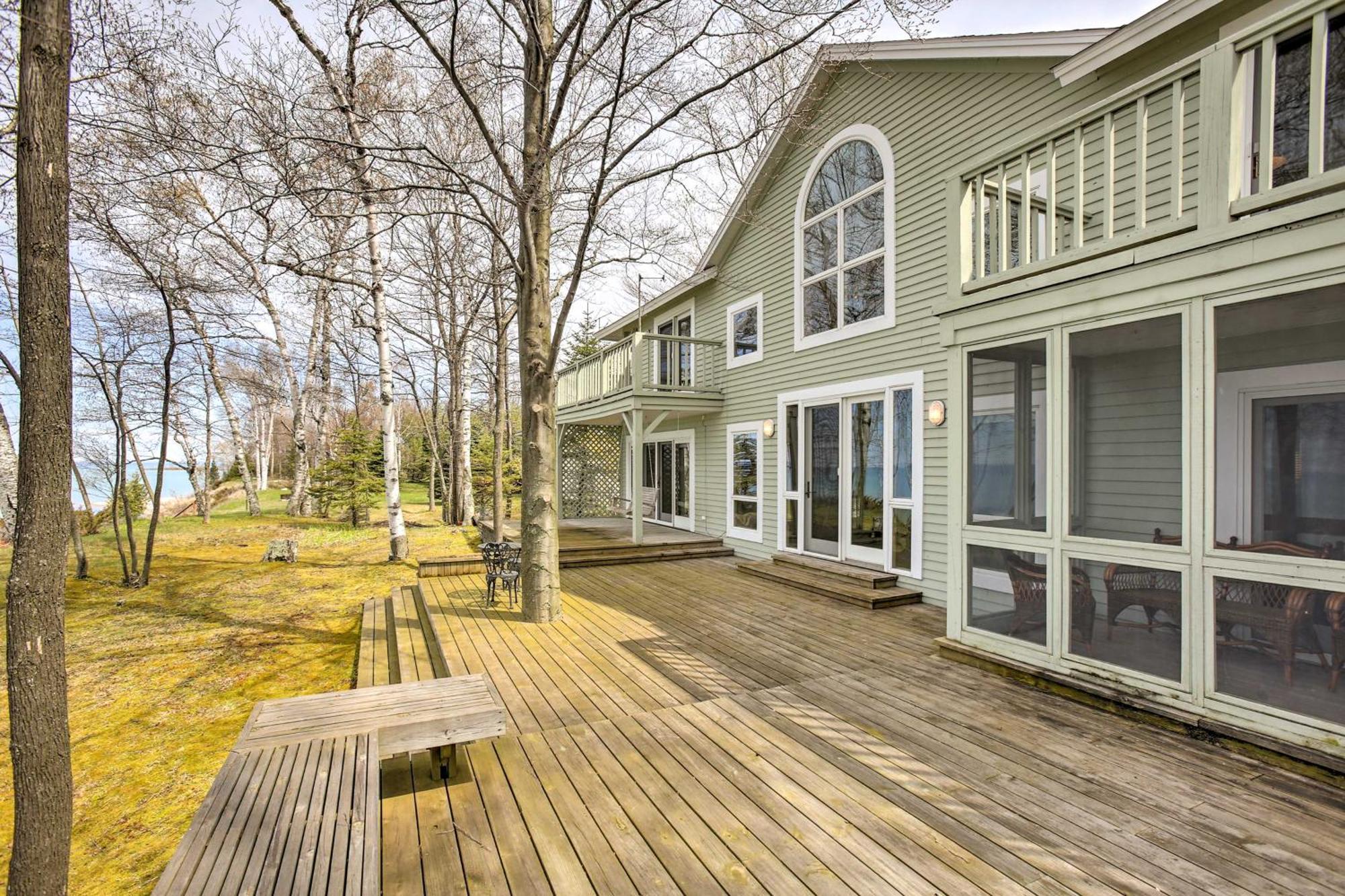 Ellsworth Gorgeous Charlevoix Home On Lake Michigan! מראה חיצוני תמונה